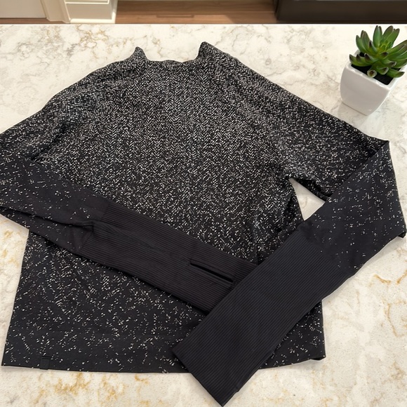 Lululemon Rest less cropped 1/2 zip - Picture 3 of 4